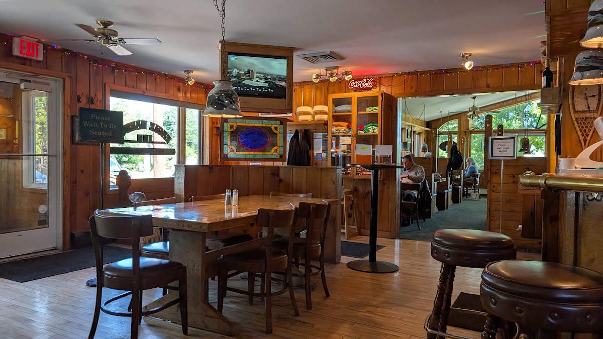 Eagle Harbor Inn